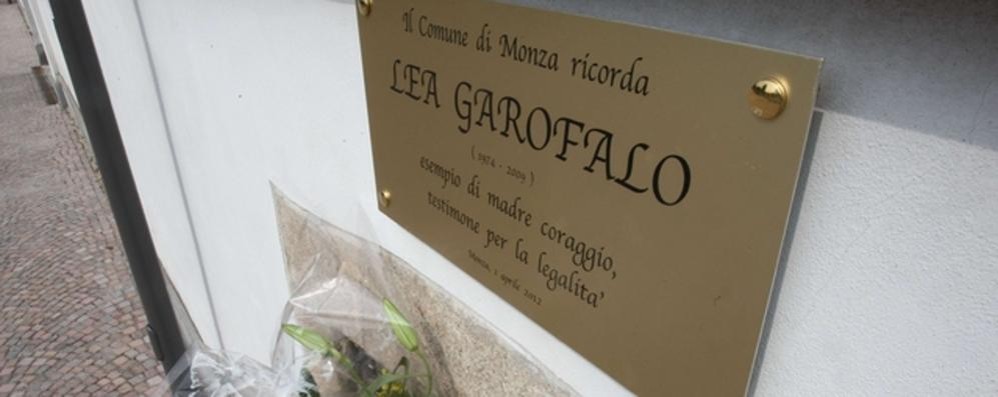 La targa in memoria di Lea Garofalo a Monza