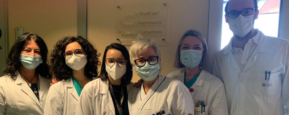 Ospedale San Gerardo tumore al seno: dottoressa Marina Cazzaniga con lo staff