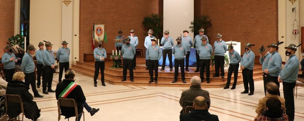 Il coro il rifugio he ha ricordato il 55mo di fondazione nella chiesa di San Giovanni Bosco a Seeno