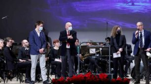 Il presidente della Filarmonica Alessandro Sala, con gli altri ospiti sul palcoscenico del teatro San Rocco porger il benvenuto ai presenti