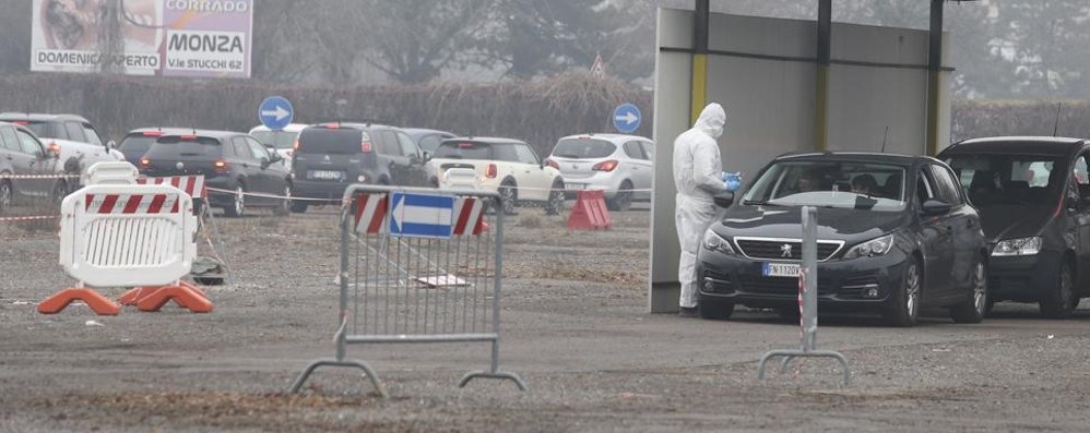 Code al centro tamponi di viale stucchi