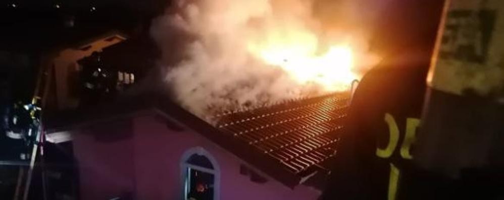 Il tetto in fiamme