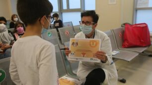 Vaccinazioni anticovid: i bambini a Monza tra clown e canzoni