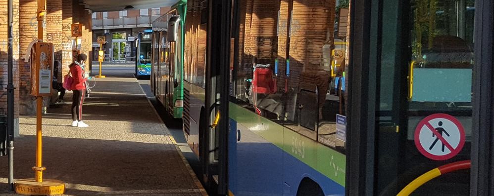 Vimercate: stazione autobus piazza marconi