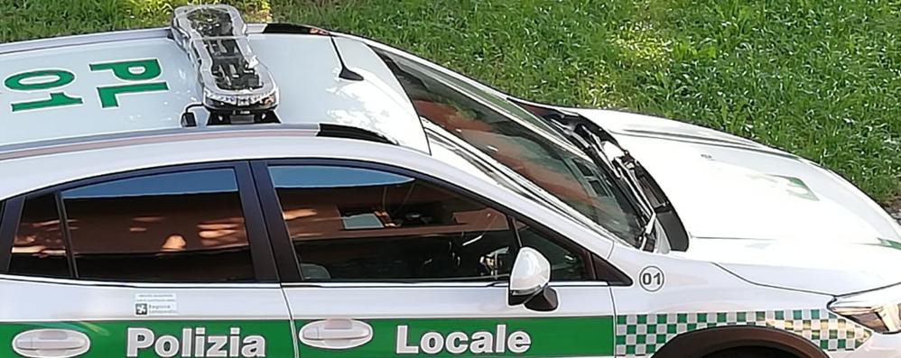 Un’auto della Polizia locale