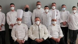 Un gruppo di chef del Nord Italia presenti all'istituto enogastronomico del Ballerini