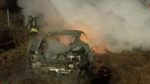 Incendio auto Paderno Dugnano - foto Vigili del fuoco