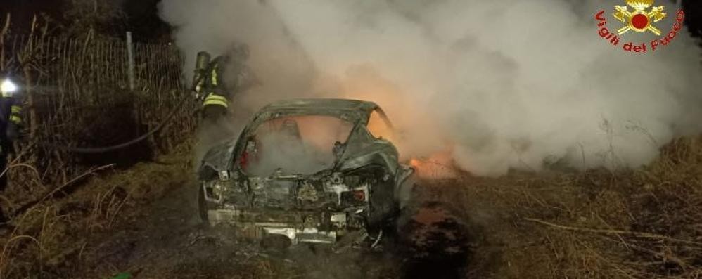 Incendio auto Paderno Dugnano - foto Vigili del fuoco