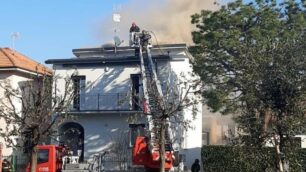 Le operazioni di spegnimento dell’incendio