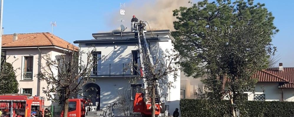 Le operazioni di spegnimento dell’incendio