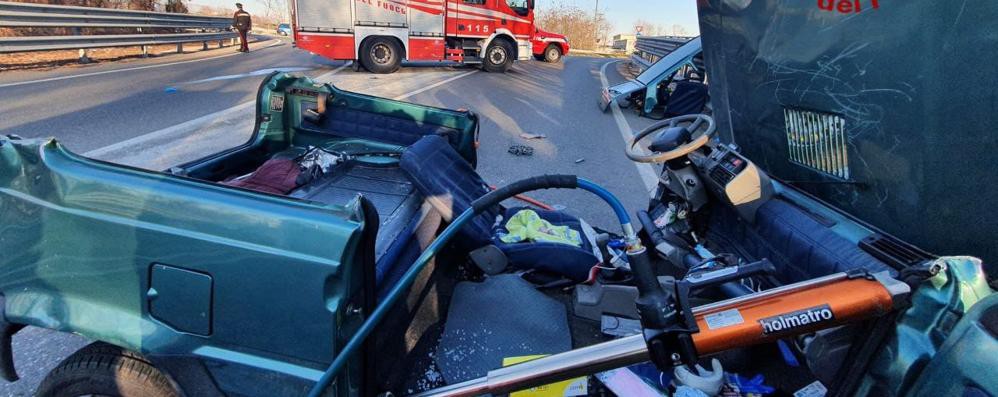 L’auto dopo l’intervento dei vigili del fuoco