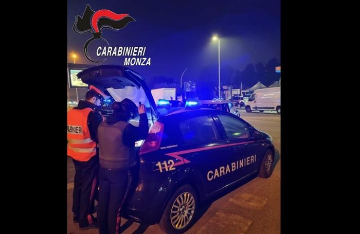 Posto di blocco carabinieri Seregno