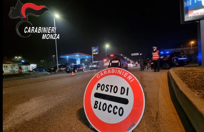 Posto di blocco carabinieri Seregno