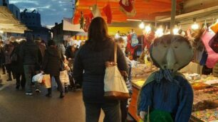 Il  mercatino della befana in via Garibaldi