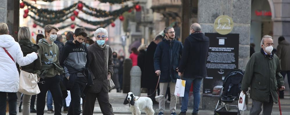 Monza: mascherine in centro