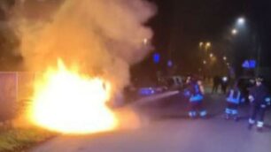 L’incendio dell’auto in via Grigna