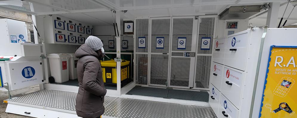 MONZA il camper per la raccolta dei rifiuti