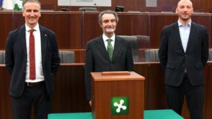 Presidente della Repubblica: i tre delegati lombardi Fermi, Fontana e Violi posano con l’urna elettorale
