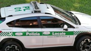 Una pattuglia della polizia locale di Usmate Velate