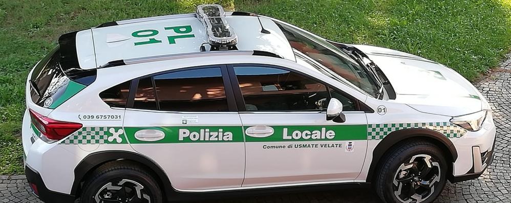 Una pattuglia della polizia locale di Usmate Velate