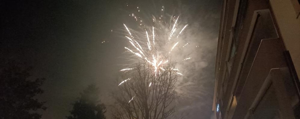 CAPODANNO fuochi d'artificio in via Monviso