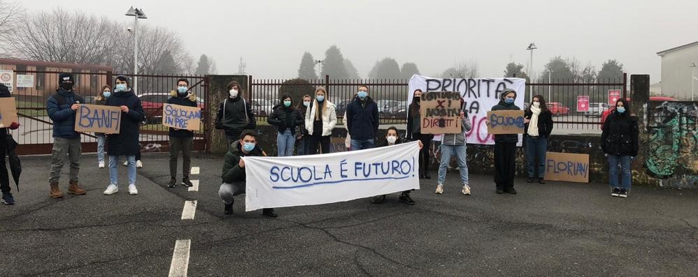 Vimercate manifestazione omnicomprensivo venerdì 22 gennaio 2021: un anno fa studenti in piazza