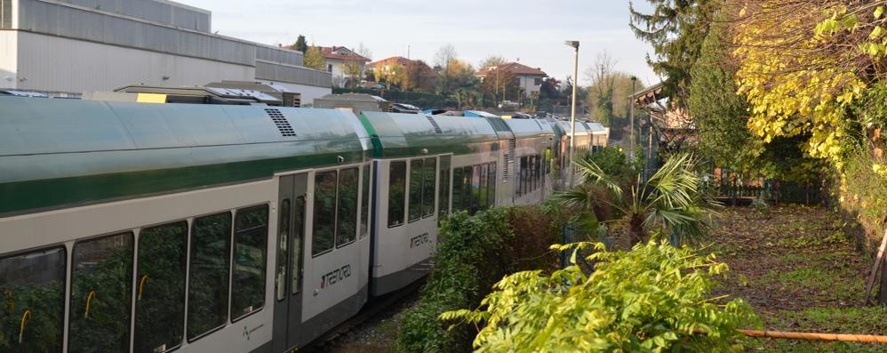 Il treno Besanino in transito