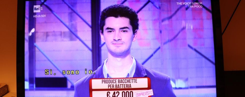 il 20enne seregnese Daniele Dugnani tra gli otto "ignoti" venerdì 7 gennaio alla trasmissione di Rai Uno di Amadeus ( foto Volonterio)