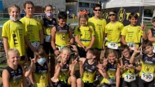 Un gruppo di giovani atleti del Triathlon Team Brianza di Lissone