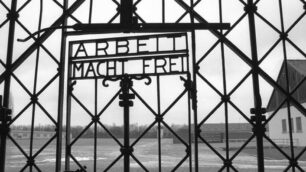 L’ingresso di un campo di concentramento nazista
