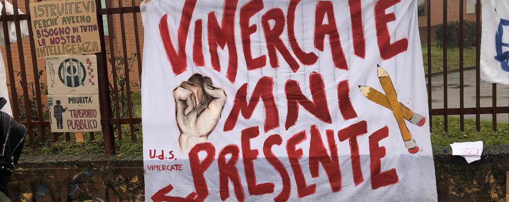 Vimercate manifestazione studenti omnicomprensivo venerdì 22 gennaio 2021