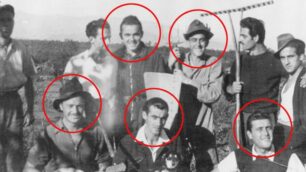 vimercate martiri 2 febbraio 1945 Da sx a dx in piedi Carlo Vimercati "Mansin", Aldo Diligenti, Renato Pellegatta, Emilio Cereda, Carlo Levati e Emilio Diligenti . seduti da sx Aldo Motta Iginio Rota e Pierino Colombo. quelli nei cerchi furono uccisi il 2 febbraio 1945
