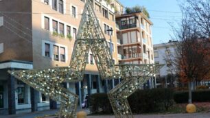 La stella che verrà accesa mercoledì 8 dicembre in piazza Risorgimento a Seregno (Foto Volonterio)