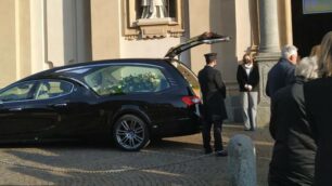 I funerali della donna a Veduggio con Colzano
