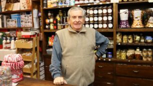 Ugo Cirla all’interno della sua bottega