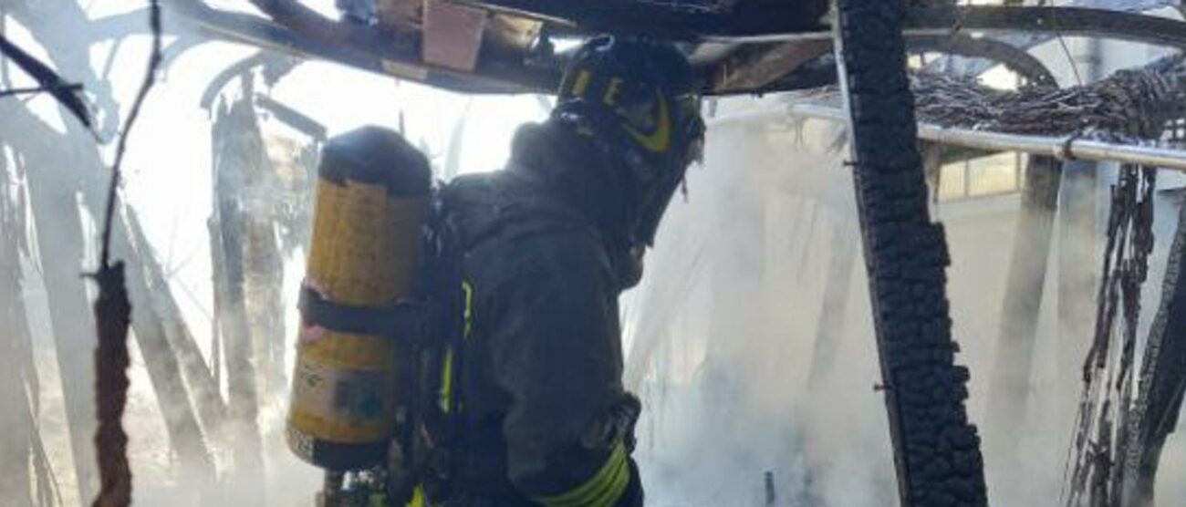 Incendio materiale rotabile Desio (foto Vigili del fuoco)