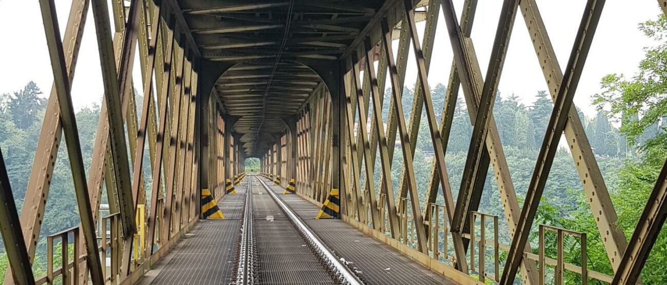 Binario deserto dopo la chiusura del ponte San Michele a Calusco d'Adda