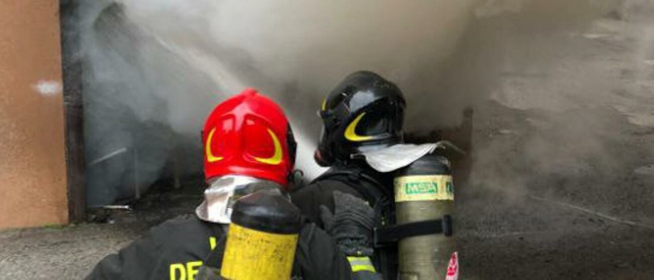 Incendio box a Sovico (foto Vigili del fuoco)