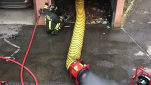 Incendio box a Sovico (foto Vigili del fuoco)