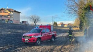 Incendio sterpaglie (foto Vigili del fuoco)