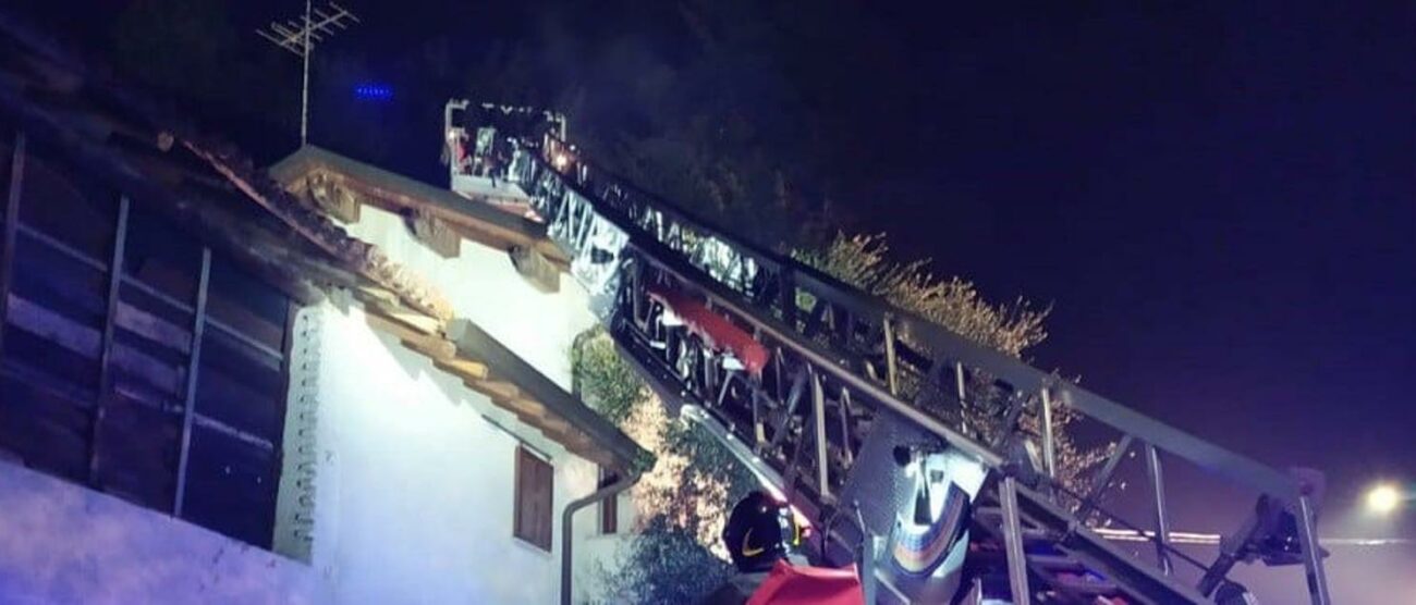 Sovico incendio tetto sabato 5 febbraio 2022 - foto Vigili del fuoco