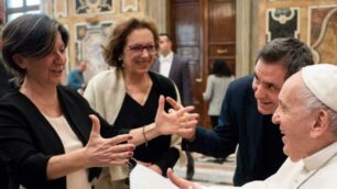 Cooperativa La Meridiana Monza da sinistra: Roberto Mauri, Rita Liprino, Luisa Sorrentino e Arnoldo Mosca Mondadori con papa Francesco