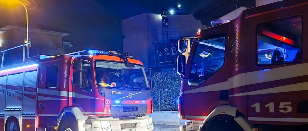 I vigili del fuoco a Lentate sul Seveso il 12 febbraio