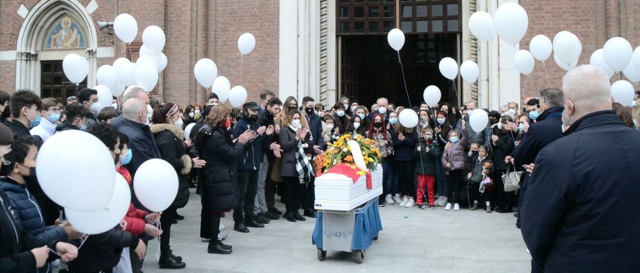 Il funerale del 13enne