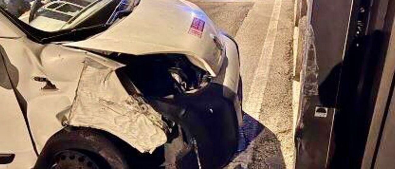 L’auto incidentata del 35enne  (foto Carabinieri)