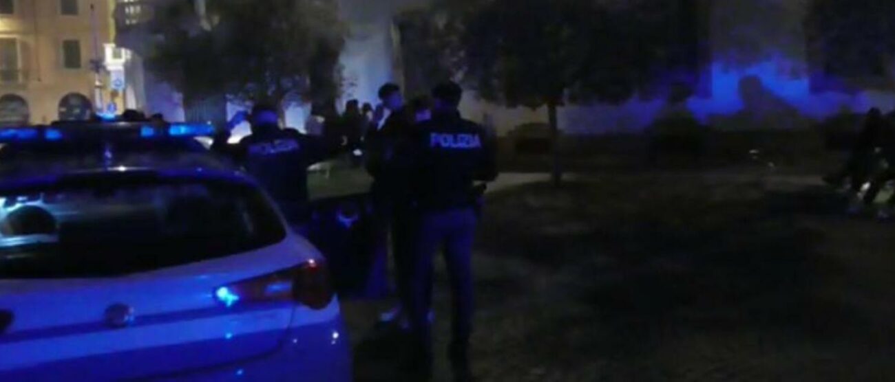 I controlli di polizia in piazza Carrobiolo a Monza