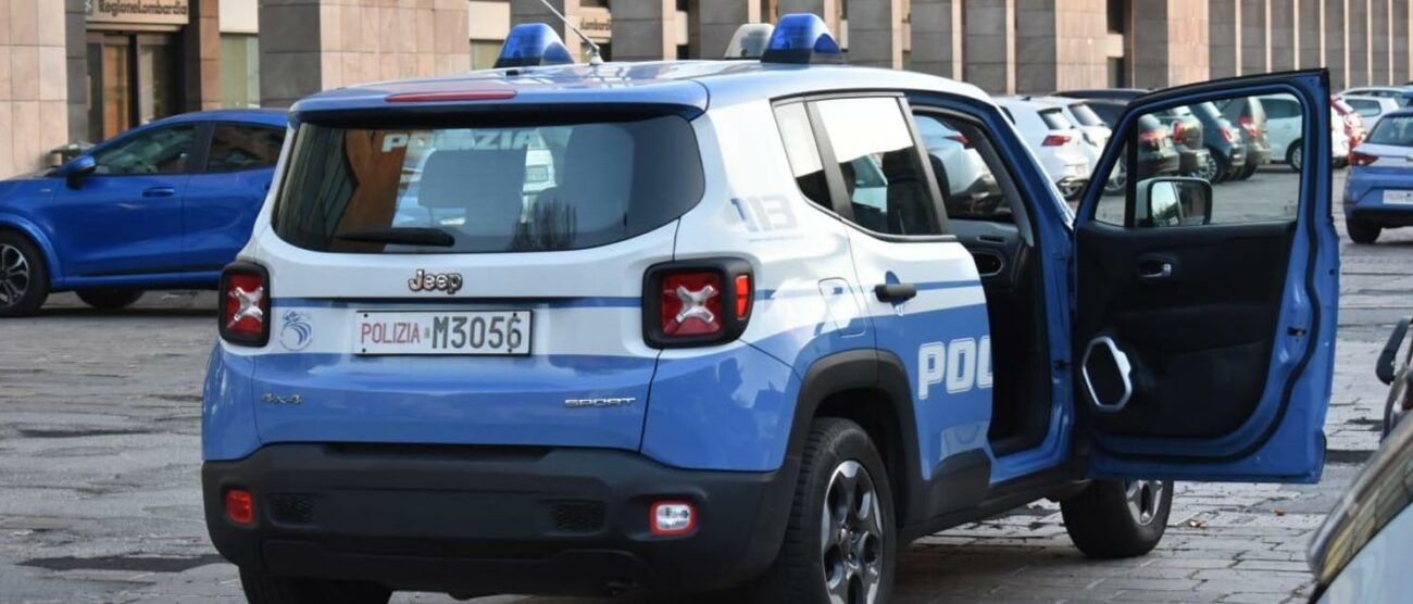 La Polizia di stato in piazza Cambiaghi a Monza