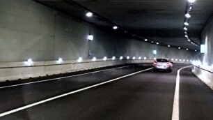 Le prime auto nel tunnel della Sp6