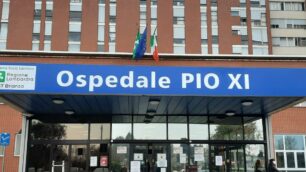 La nuova insegna dell'ospedale di Desio che con approvazione della giunta regionale è diventato "Ospedale Pio XI"