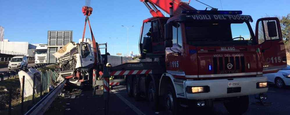 Incidente camion Valassina (foto Vigili del Fuoco)